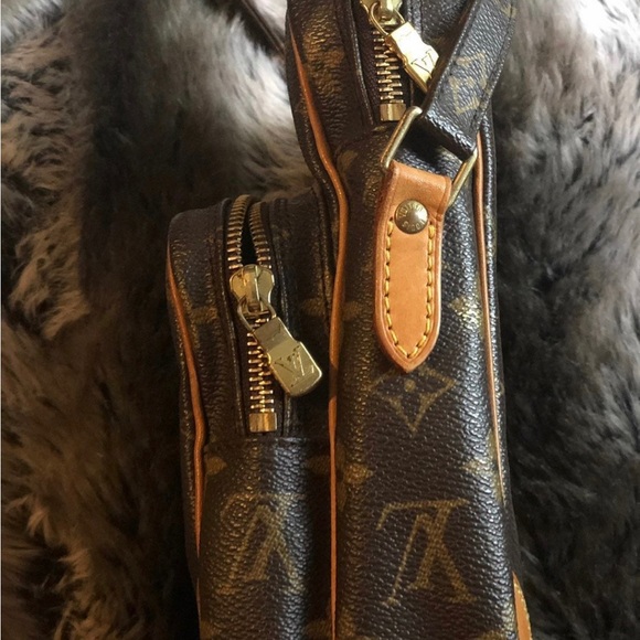 Authentic Louis Vuitton Used Camera bag No rips - Picture 7 of 9